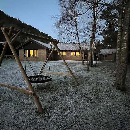Ballater Bungalow - 4 Bed - Beautiful Garden Exterior foto