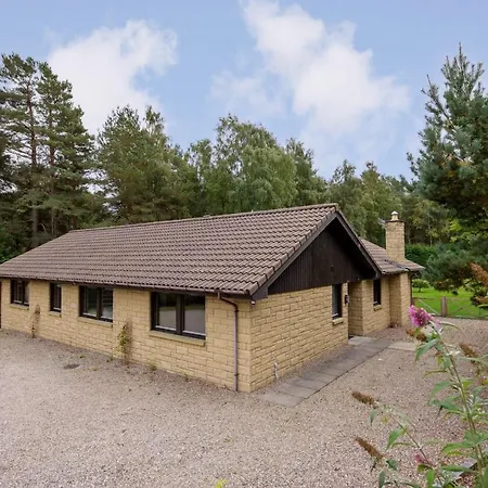 Ballater Bungalow - 4 Bed - Beautiful Garden Exterior foto