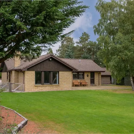 Ballater Bungalow - 4 Bed - Beautiful Garden Exterior foto