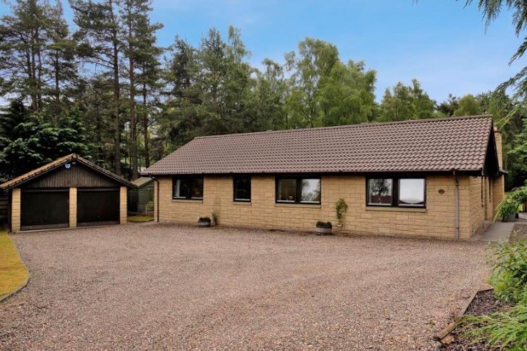 - 4 Bed - Beautiful Garden