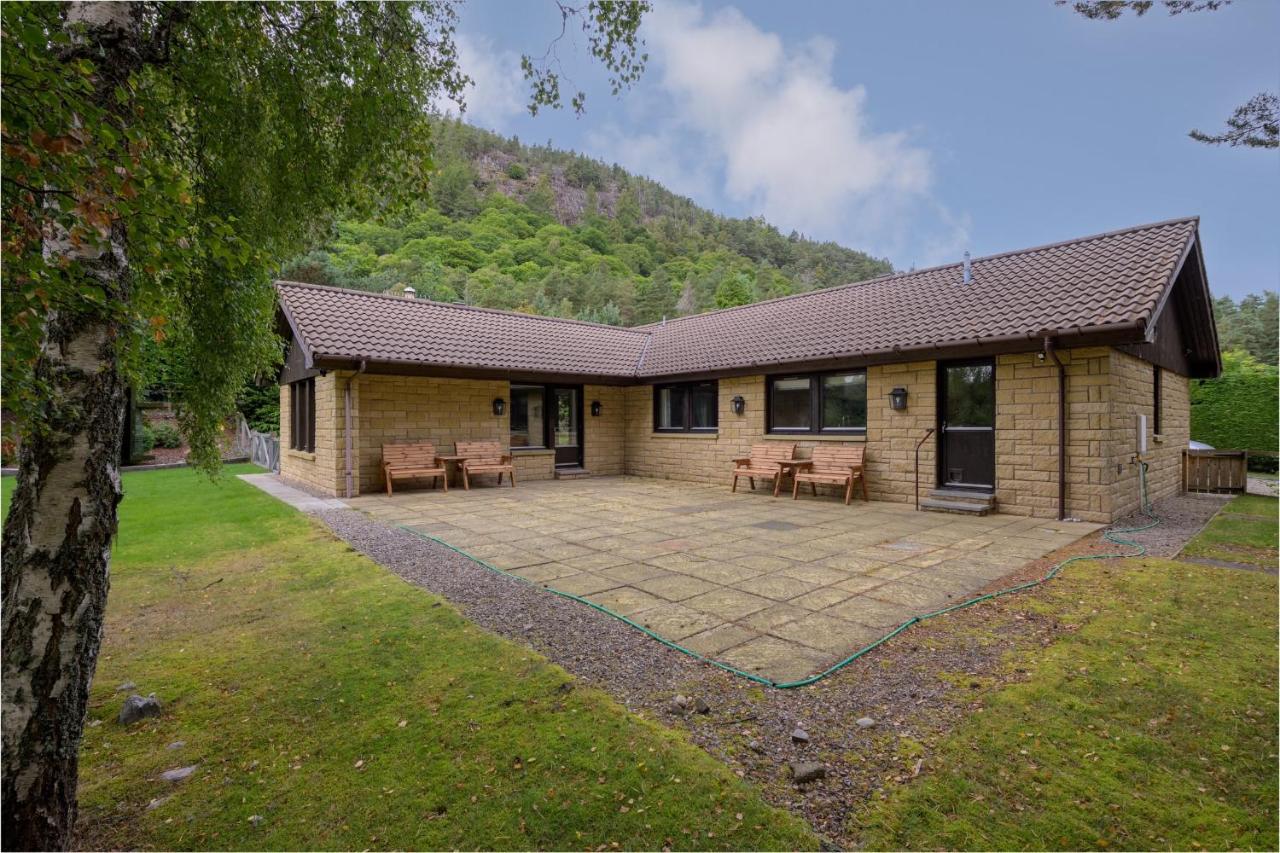 - 4 Bed - Beautiful Garden